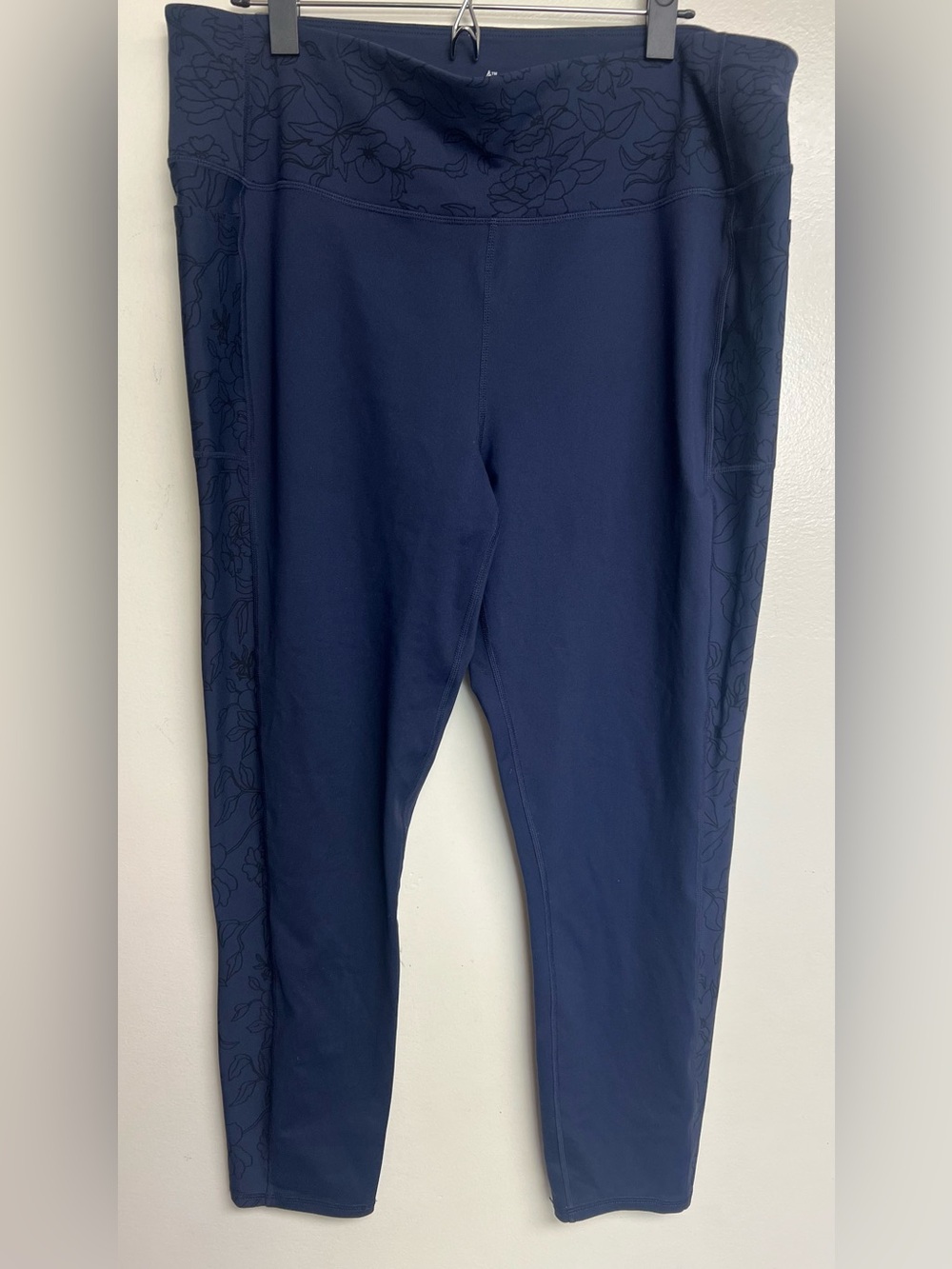 Skechers Navy High-Rise Leggings with Subtle Floral Print